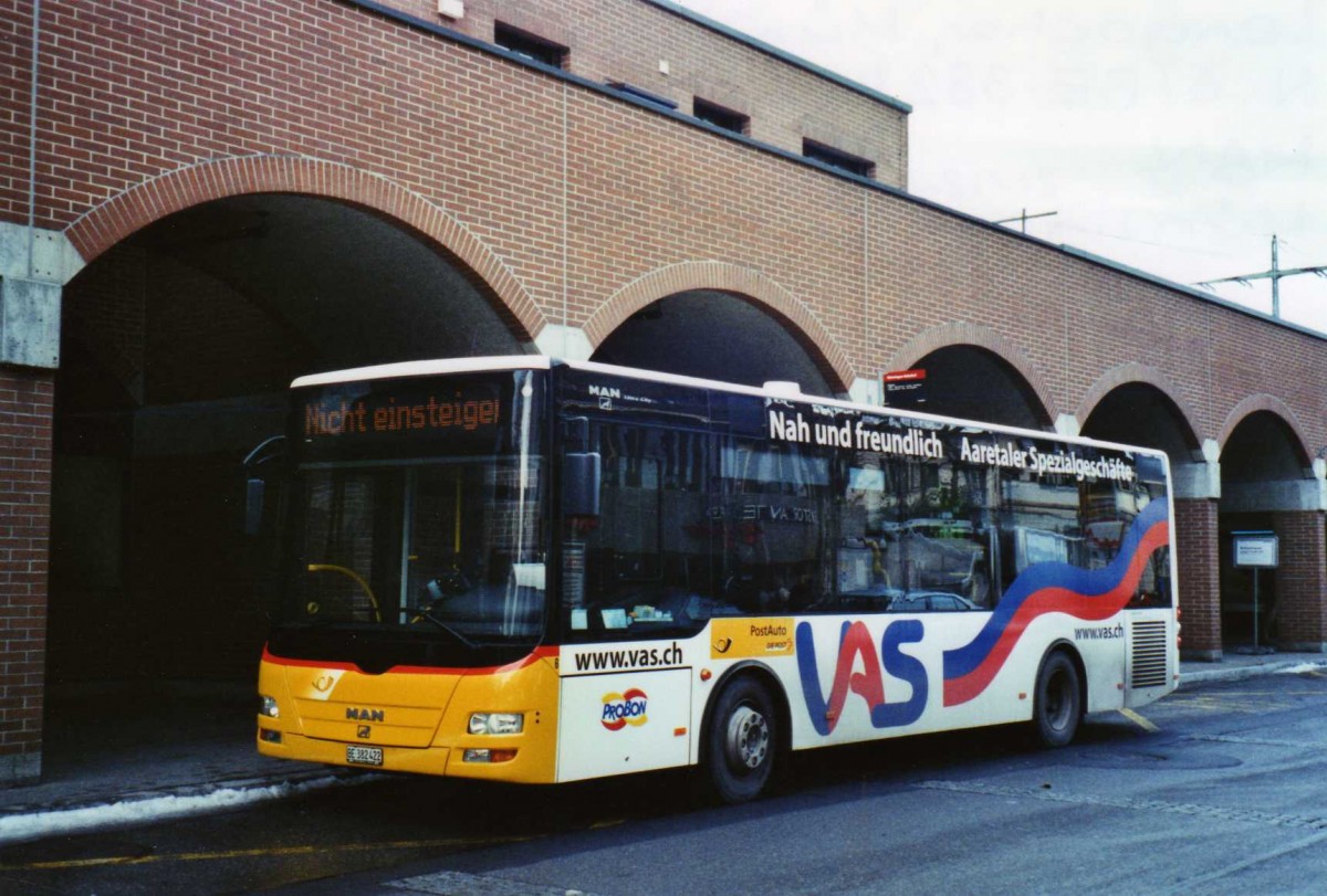 (122'506) - Lengacher, Mnsingen - Nr. 6/BE 382'422 - MAN/Gppel am 3. Dezember 2009 beim Bahnhof Mnsingen