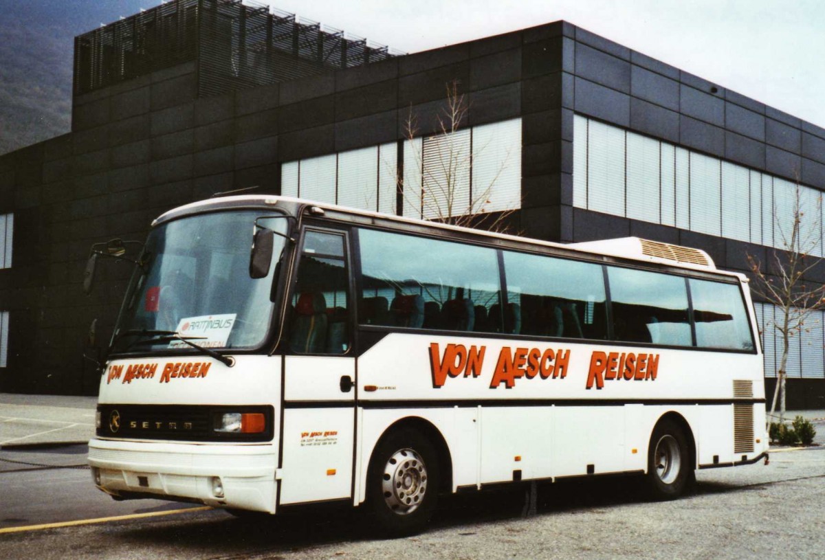 (122'514) - von Aesch, Grossaffoltern - Setra am 5. Dezember 2009 in Biel, Rattinbus