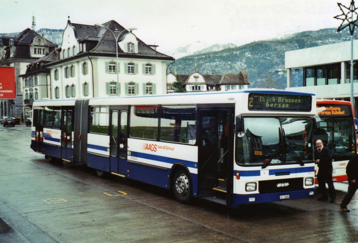 (122'615) - AAGS Schwyz - Nr. 8/SZ 13'808 - NAW/Hess (ex ZVB Zug Nr. 78) am 10. Dezember 2009 in Schwyz, Postplatz