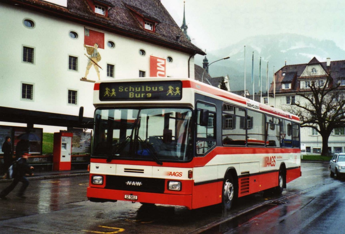 (122'628) - AAGS Schwyz - Nr. 13/SZ 5813 - NAW/Hess am 10. Dezember 2009 in Schwyz, Postplatz