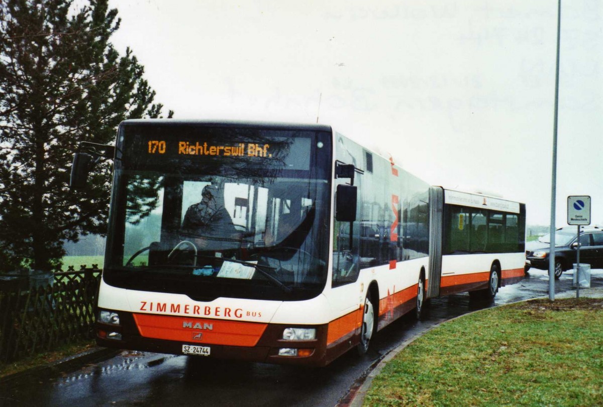 (122'716) - Bamert, Wollerau - SZ 24'744 - MAN (ex Vorfhrfahrzeug) am 10. Dezember 2009 beim Bahnhof Samstagern