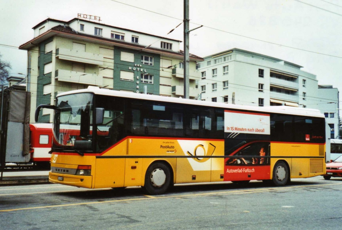 (122'735) - PostAuto Wallis - VS 245'886 - Setra am 12. Dezember 2009 beim Bahnhof Brig