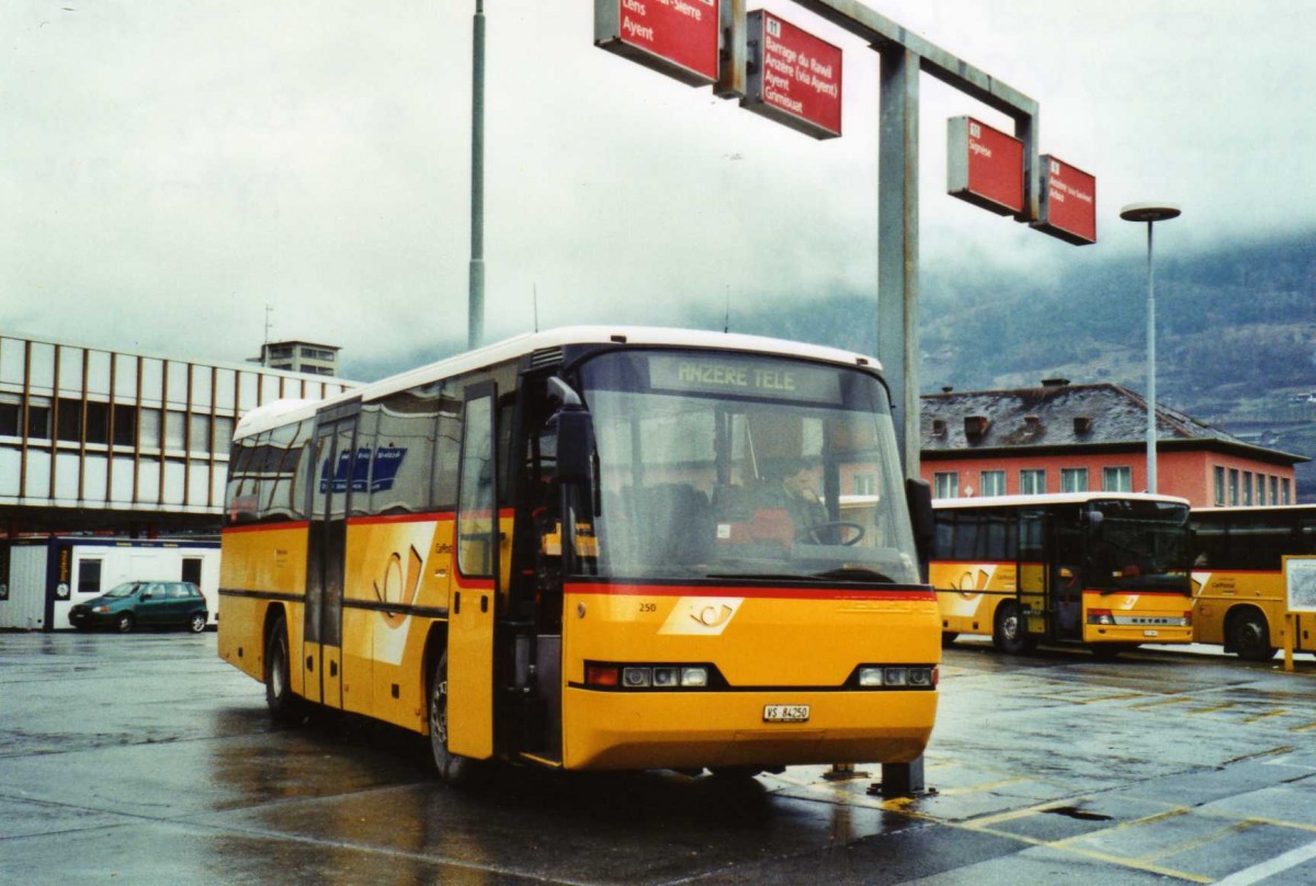 (122'802) - Buchard, Leytron - Nr. 250/VS 84'250 - Neoplan (ex Rey, Ayent) am 12. Dezember 2009 beim Bahnhof Sion