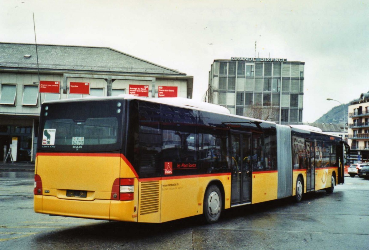 (122'820) - Buchard, Leytron - Nr. 158/VS 141'737 - MAN am 12. Dezember 2009 beim Bahnhof Sion