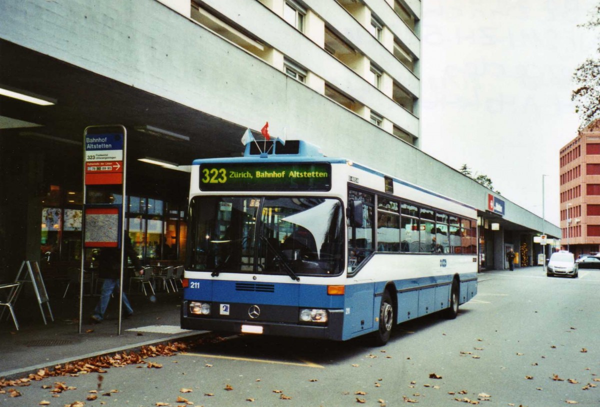 (122'928) - VBZ Zrich - Nr. 211/ZH 588'211 - Mercedes am 13. Dezember 2009 beim Bahnhof Zrich-Altstetten