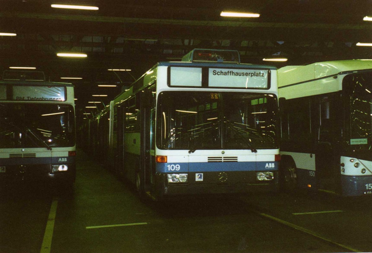 (123'106) - VBZ Zrich - Nr. 109 - Mercedes Gelenktrolleybus am 13. Dezember 2009 in Zrich, Garage Hardau