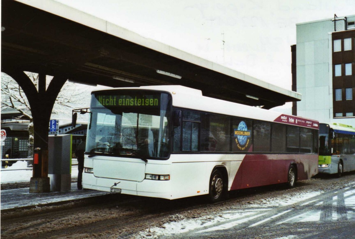 (123'128) - Busland, Burgdorf - Nr. 25/BE 122'014 - Volvo/Hess (ex AAGK Koppigen Nr. 5) am 21. Dezember 2009 beim Bahnhof Burgdorf