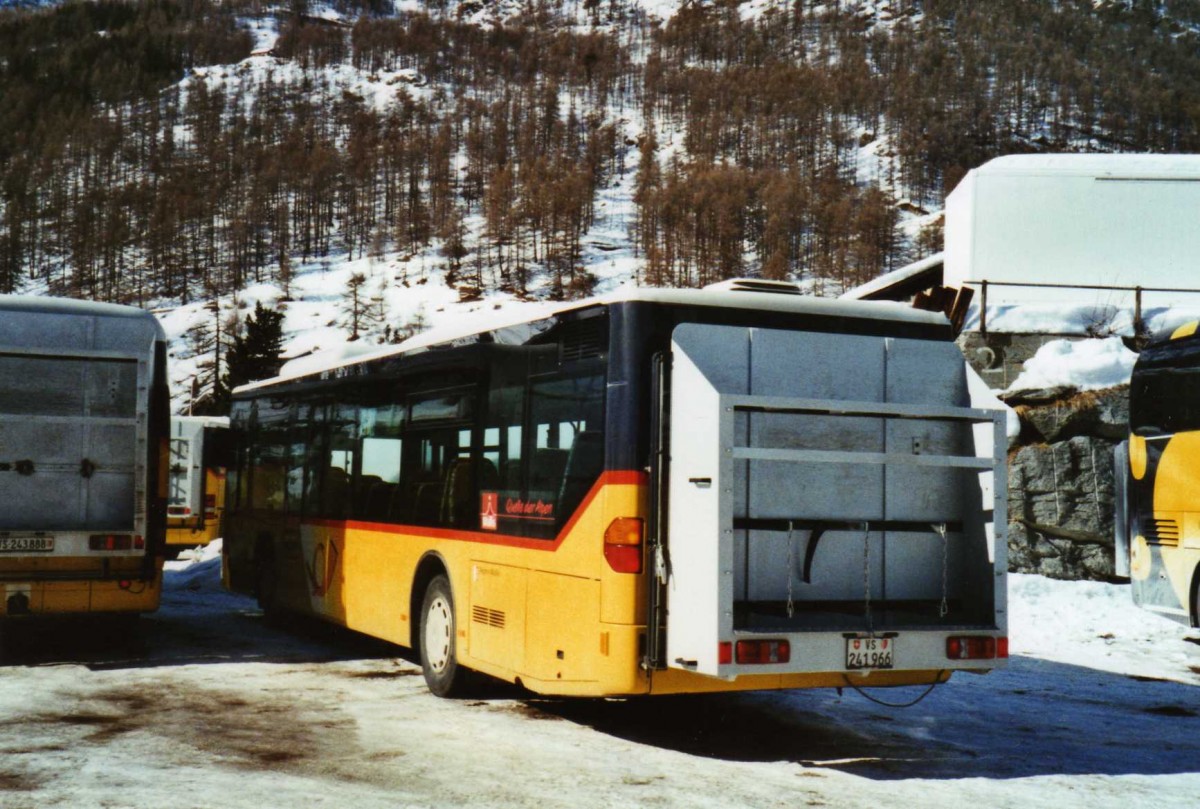 (124'325) - PostAuto Wallis - VS 241'966 - Mercedes am 14. Februar 2010 in Saas-Fee, Postautostation