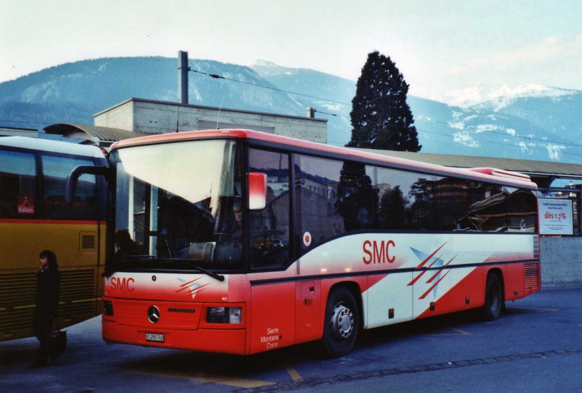 (124'610) - SMC Montana - Nr. 40/VS 290'740 - Mercedes am 9. Mrz 2010 beim Bahnhof Sierre