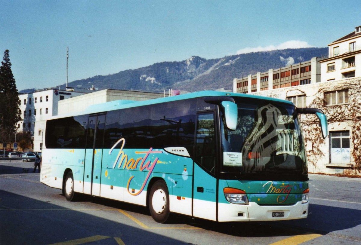 (124'622) - Marty, Varen - VS 12'612 - Setra am 9. Mrz 2010 beim Bahnhof Sierre