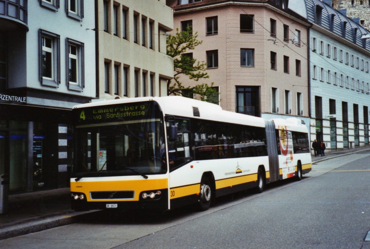 (126'330) - VBSH Schaffhausen - Nr. 30/SH 38'030 - Volvo am 16. Mai 2010 beim Bahnhof Schaffhausen