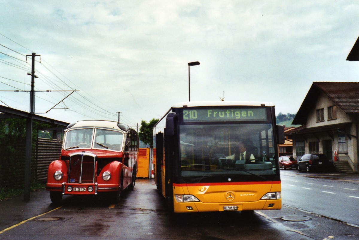 (126'536) - Gafner, Gwatt - Nr. 9/BE 26'724 - Saurer/R&J (ex ASKA Aeschi Nr. 9) + PostAuto Bern - BE 508'209 - Mercedes (ex Portenier, Adelboden Nr. 9) am 29. Mai 2010 beim Bahnhof Reichenbach