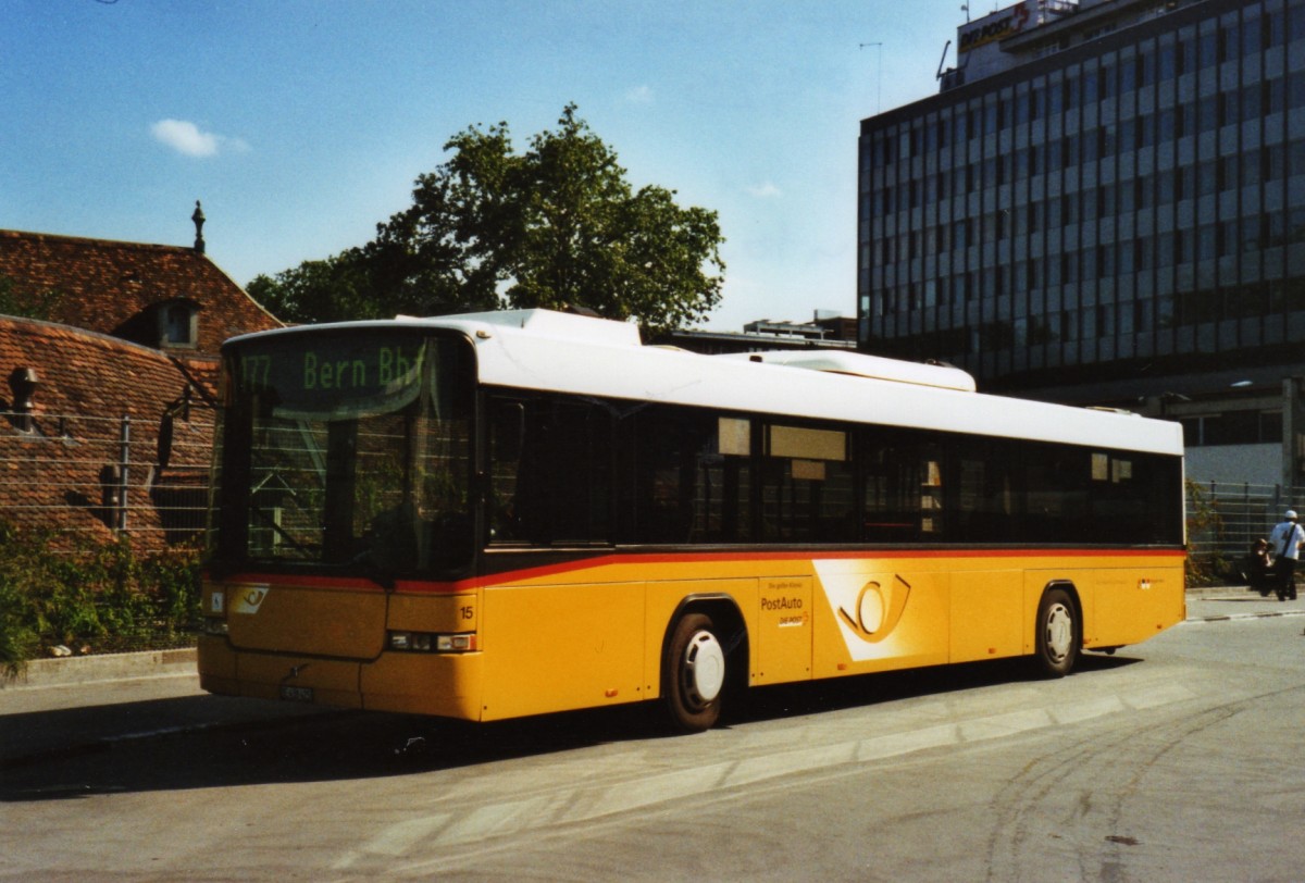 (127'028) - Steiner, Ortschwaben - Nr. 15/BE 438'425 - Volvo/Hess am 23. Juni 2010 in Bern, Postautostation