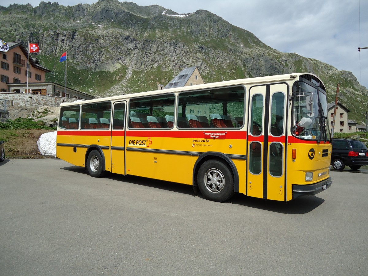 (127'595) - AVG Meiringen - Nr.74/BE 607'481 - Saurer/R&J (ex P 24'357) am 4. Juli 2010 in Gotthard, Passhhe