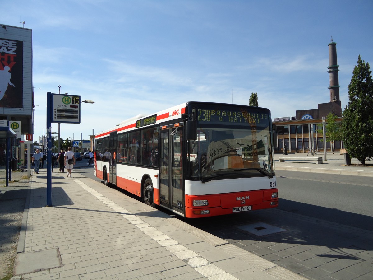 (127'768) - WVG Wolfsburg - Nr. 951/WOB-VG 51 - MAN am 8. Juli 2010 beim Hauptbahnhof Wolfsburg