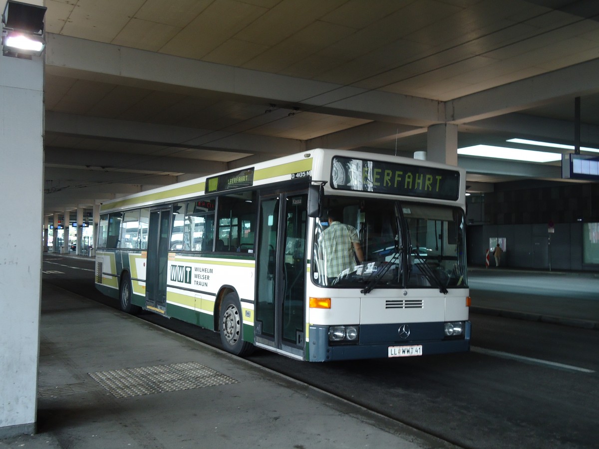 (128'340) - Welser, Traun - LL WWT 41 - Mercedes am 8. August 2010 beim Bahnhof Linz