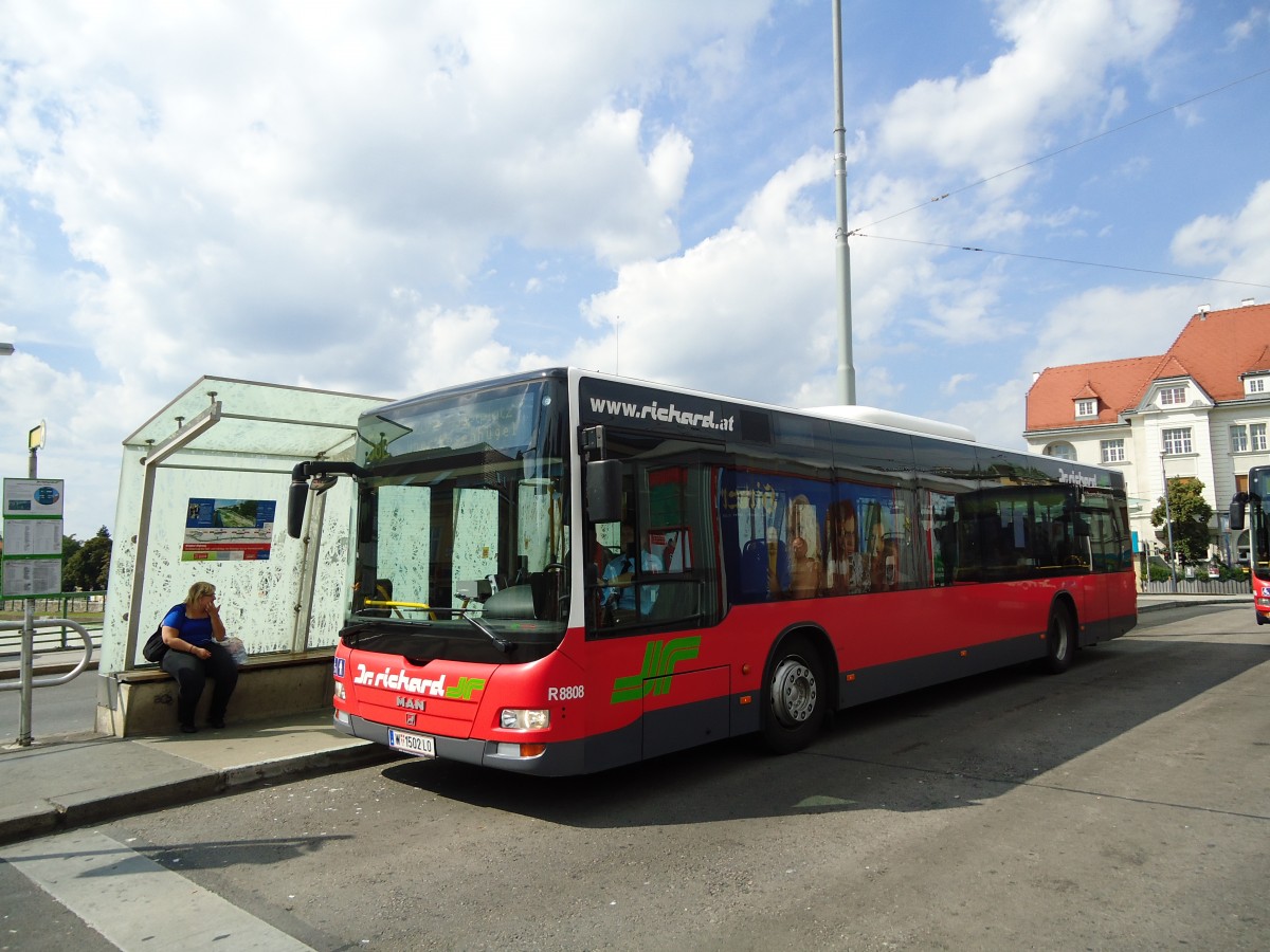 (128'351) - Dr. Richard - Nr. R8808/W 1502 LO - MAN am 8. August 2010 in Wien-Hietzing, Kennedybrcke