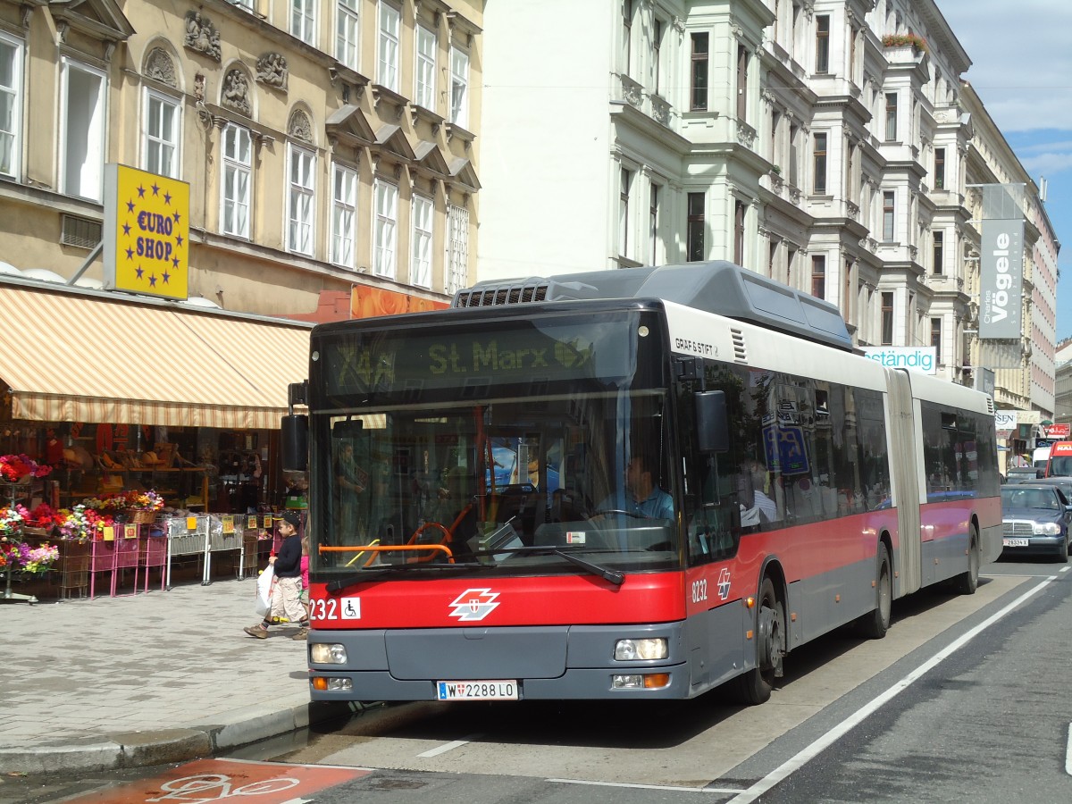 (128'378) - Wiener Linien - Nr. 8232/W 2288 LO - Grf&Stift am 9. August 2010 in Wien, Barichgasse