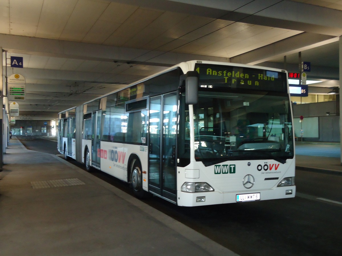 (128'569) - Welser, Traun - LL WWT 6 - Mercedes am 10. August 2010 beim Bahnhof Linz