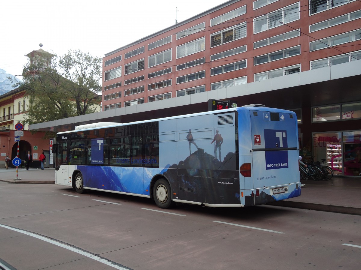 (128'640) - IVB Innsbruck - Nr. 977/I 977 IVB - Mercedes am 11. August 2010 beim Bahnhof Innsbruck