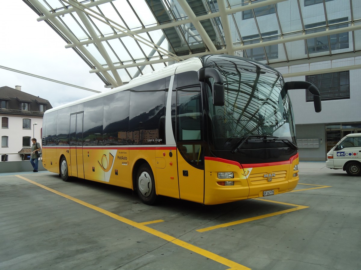 (128'701) - PostAuto Graubnden - GR 162'978 - MAN am 13. August 2010 in Chur, Postautostation