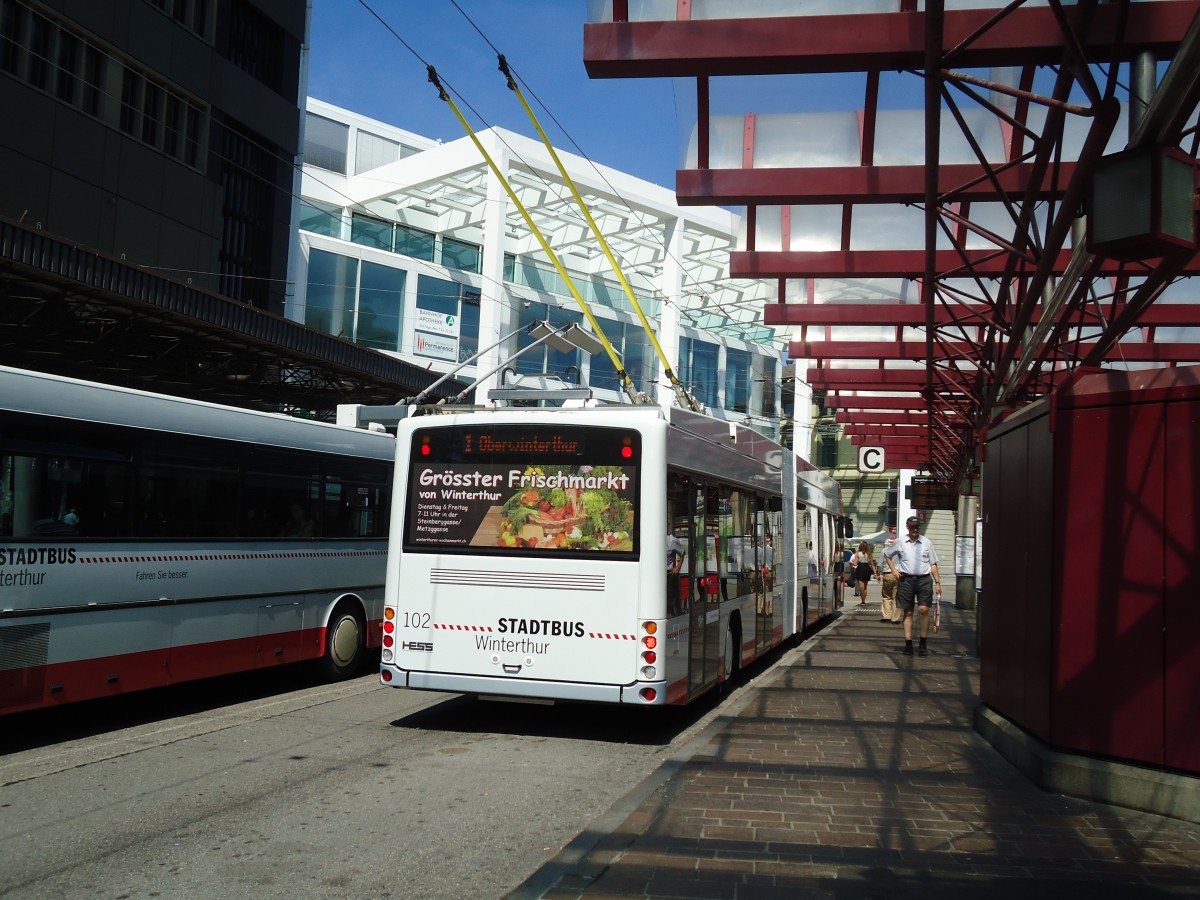 (129'039) - SW Winterthur - Nr. 102 - Hess/Hess Gelenktrolleybus am 22. August 2010 beim Hauptbahnhof Winterthur