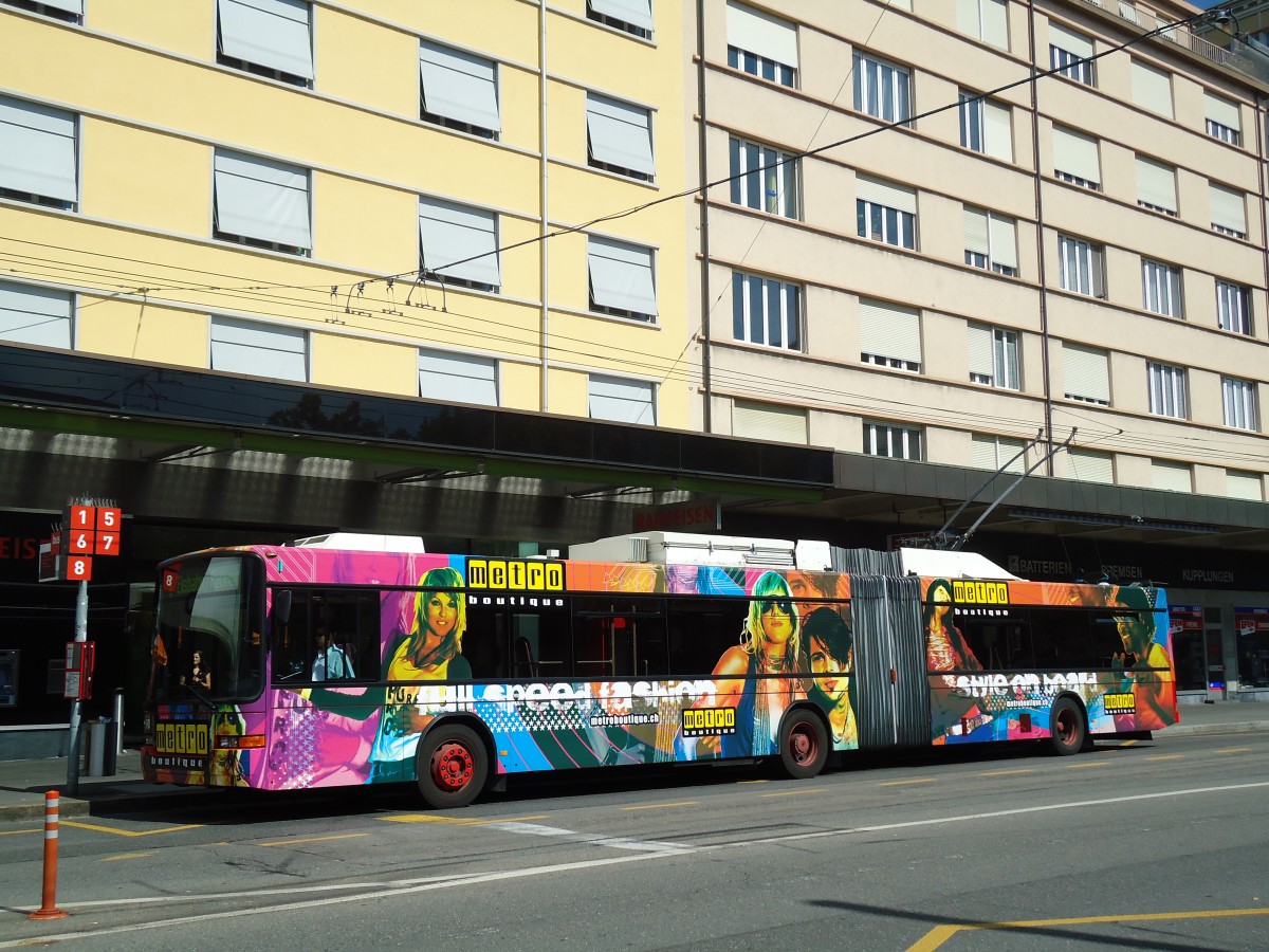 (129'640) - VB Biel - Nr. 90 - NAW/Hess Gelenktrolleybus am 12. September 2010 beim Bahnhof Biel