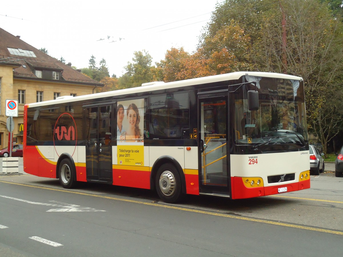 (130'158) - VR La Chaux-de-Fonds - Nr. 294/NE 113'294 - Volvo/Alfabuz am 4. Oktober 2010 beim Bahnhof La Chaux-de-Fonds