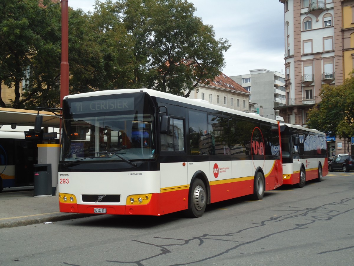 (130'177) - VR La Chaux-de-Fonds - Nr. 293/NE 113'293 - Volvo/Alfabuz am 4. Oktober 2010 beim Bahnhof La Chaux-de-Fonds