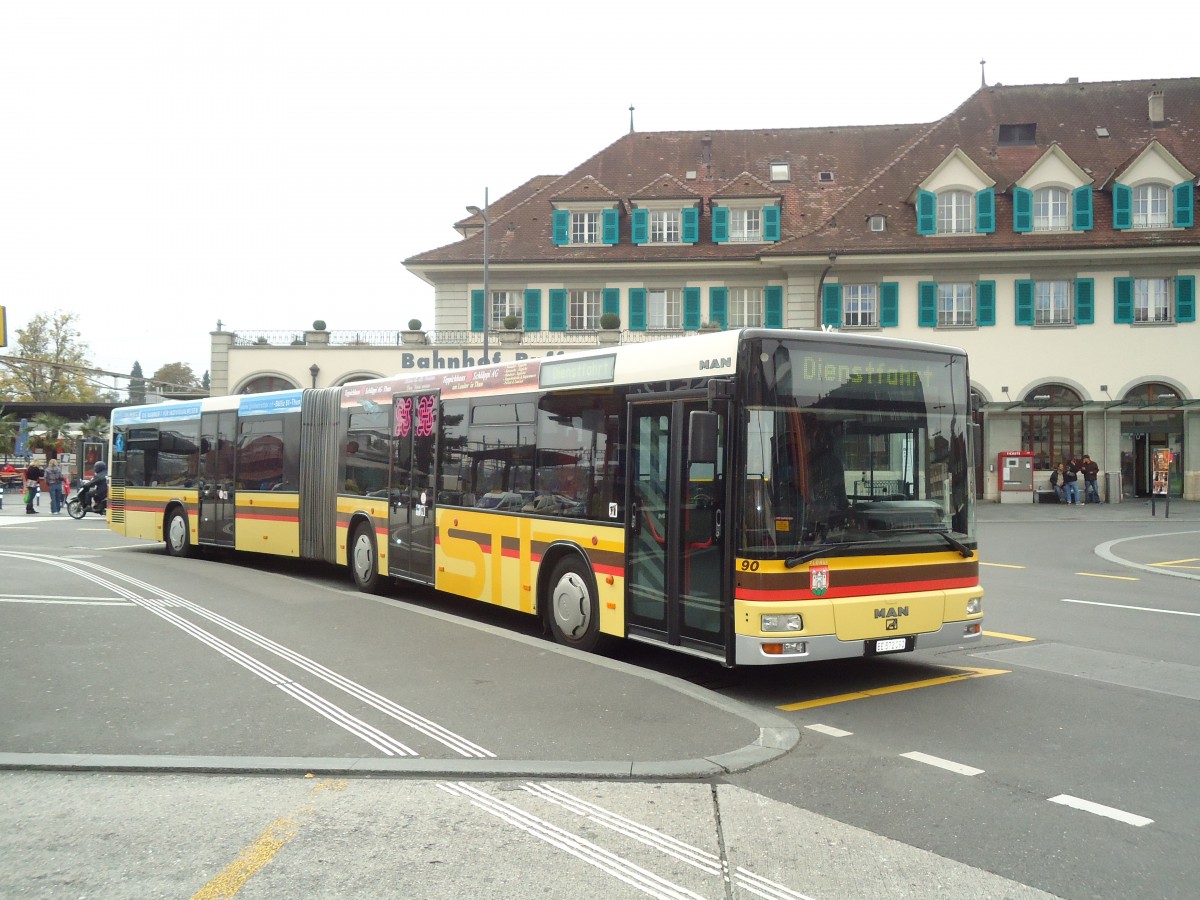 (130'382) - STI Thun - Nr. 90/BE 572'090 - MAN am 12. Oktober 2010 beim Bahnhof Thun