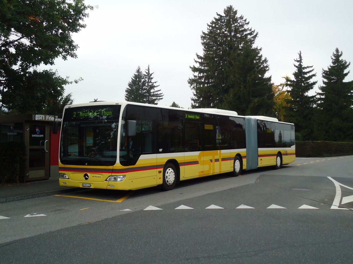 (130'386) - STI Thun - Nr. 137/BE 801'137 - Mercedes am 12. Oktober 2010 in Thun, Schorenfriedhof