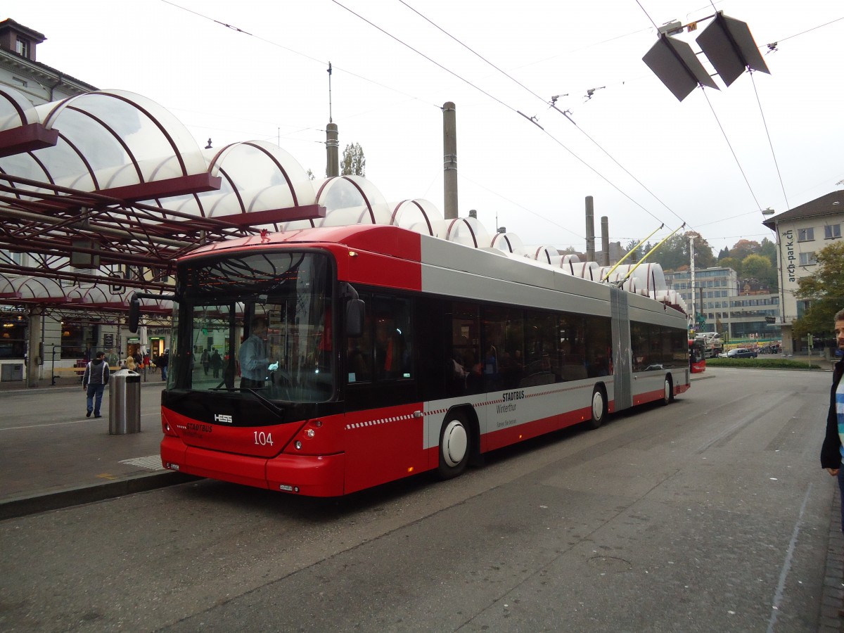 (130'447) - SW Winterthur - Nr. 104 - Hess/Hess Gelenktrolleybus am 13. Oktober 2010 beim Hauptbahnhof Winterthur