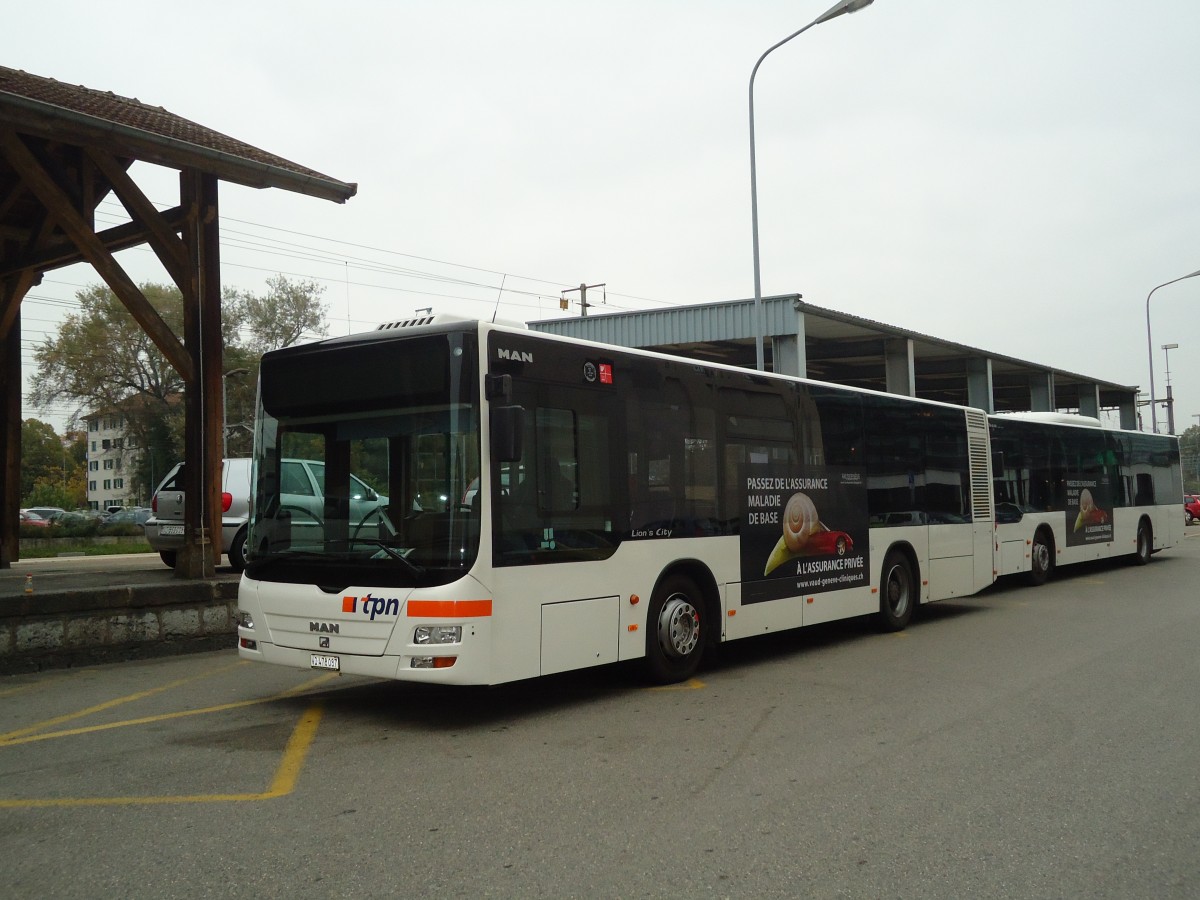 (130'455) - TPN Nyon - VD 478'087 - MAN am 14. Oktober 2010 beim Bahnhof Nyon