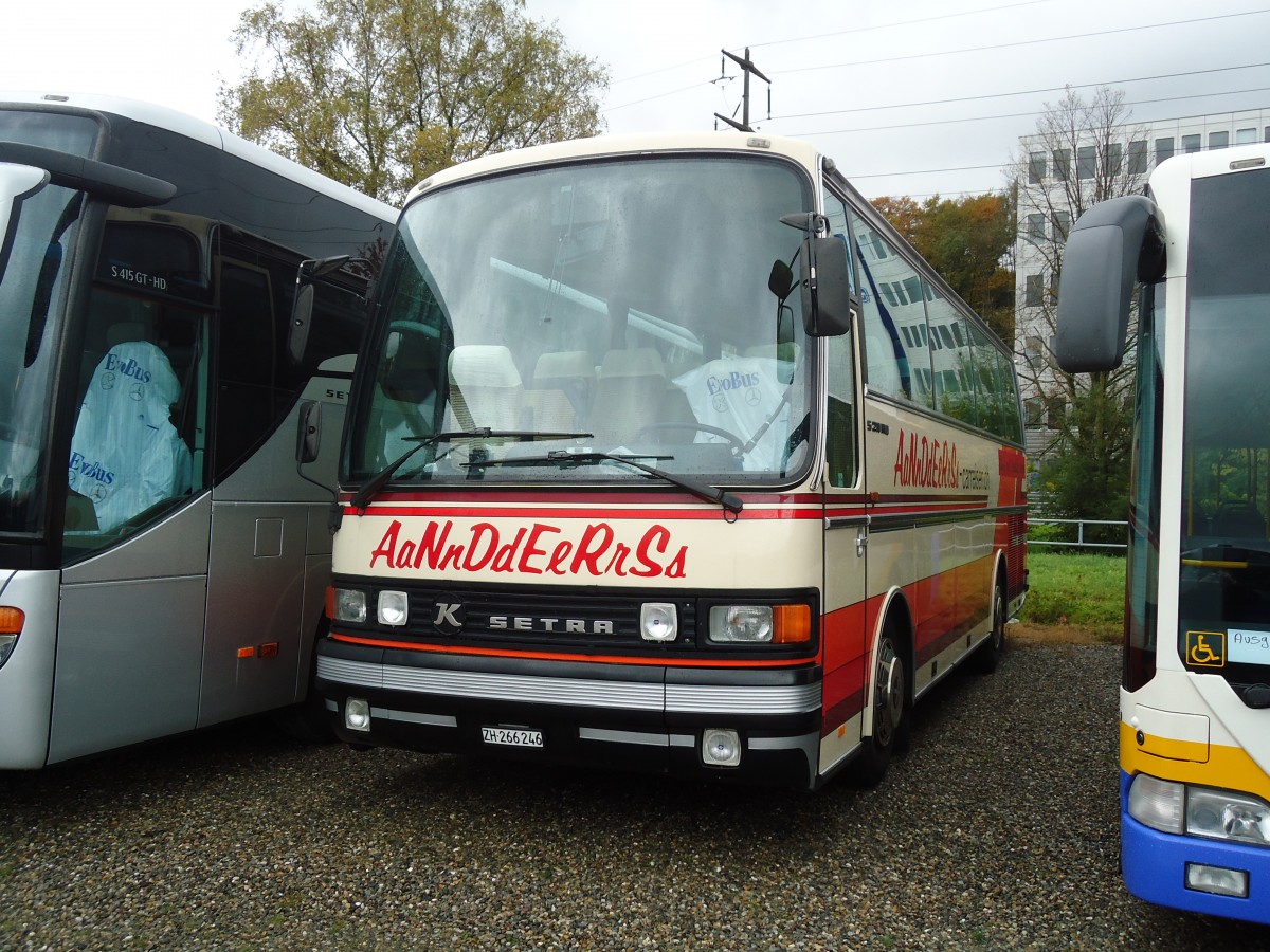 (130'758) - AaNnDdEeRrSs, Zrich - ZH 266'246 - Setra am 24. Oktober 2010 in Kloten, EvoBus