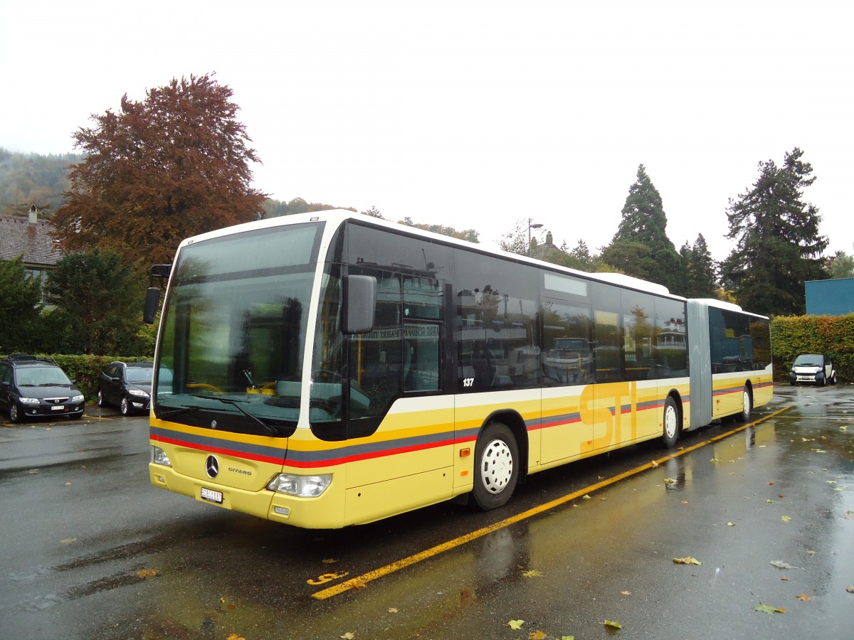 (130'807) - STI Thun - Nr. 137/BE 801'137 - Mercedes am 25. Oktober 2010 bei der Schifflndte Thun