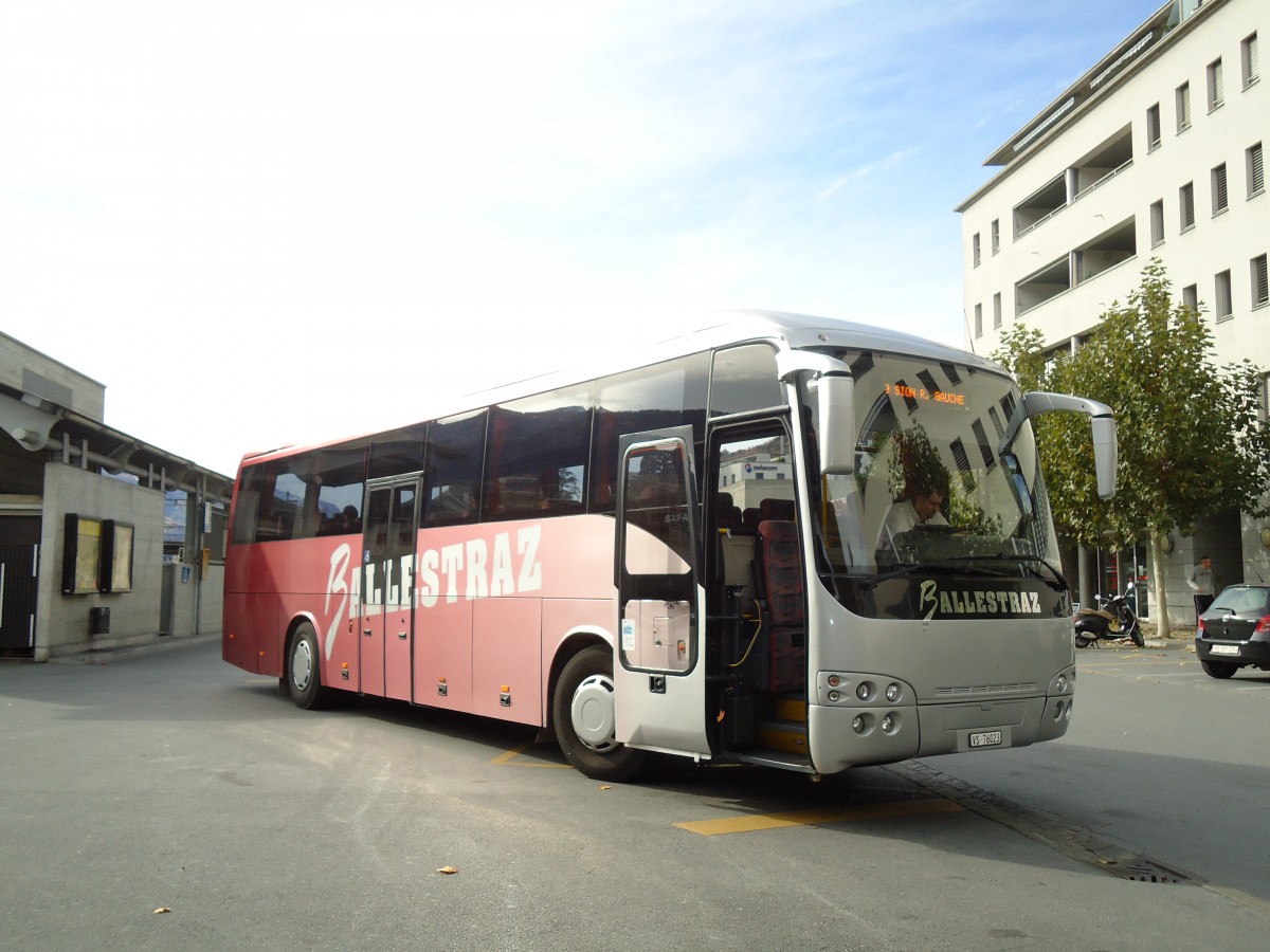 (130'861) - Ballestraz, Grne - VS 76'023 - Temsa am 1. November 2010 beim Bahnhof Sierre