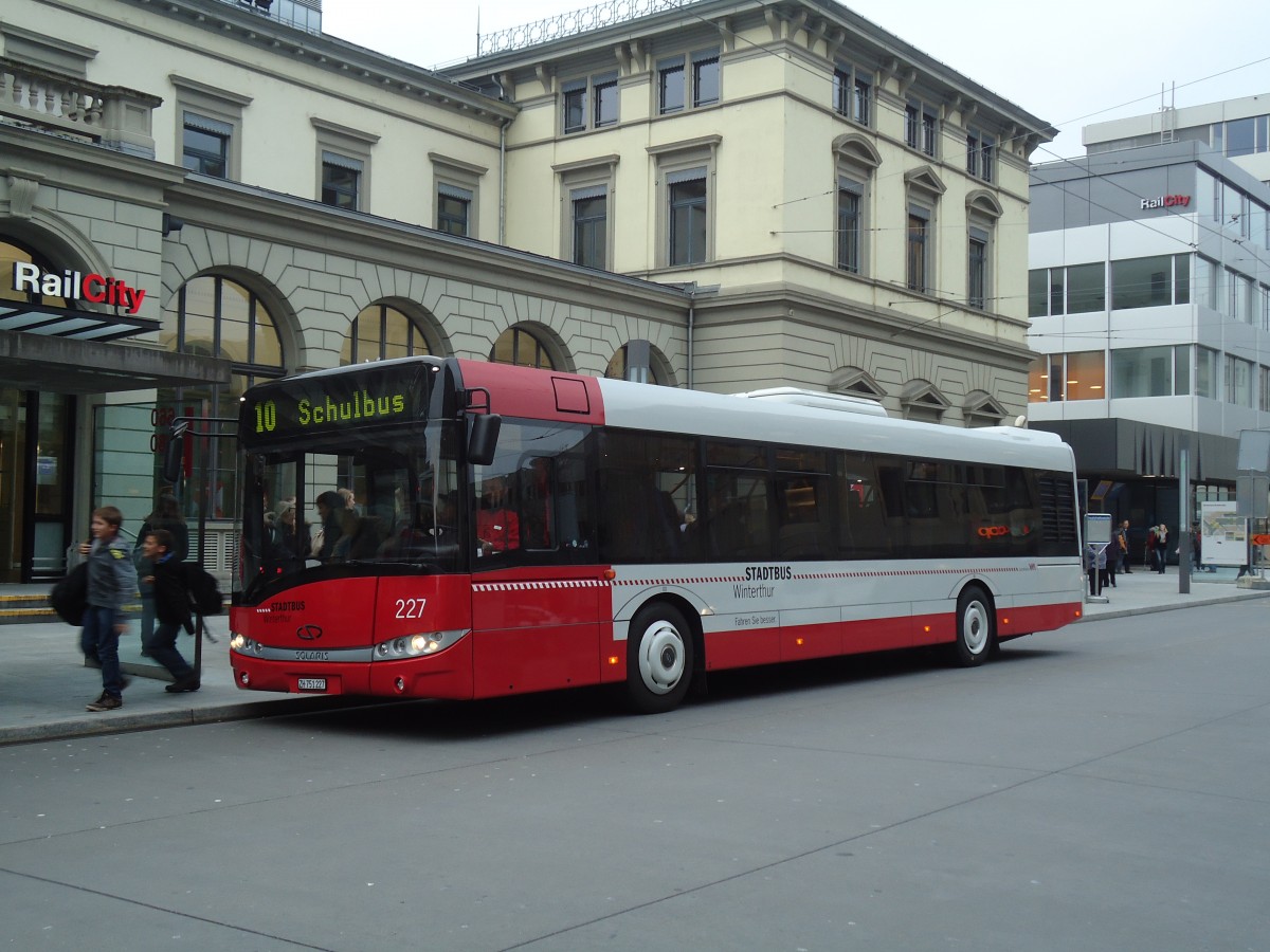 (131'060) - SW Winterthur - Nr. 227/ZH 751'227 - Solaris am 17. November 2010 beim Hauptbahnhof Winterthur 