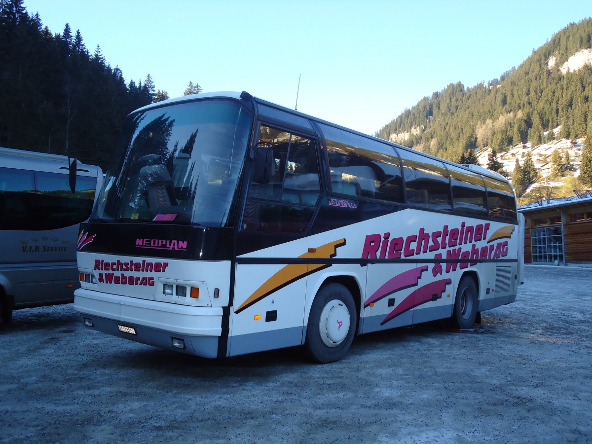 (132'025) - Riechsteiner&Weber, Muri - AG 13'900 - Neoplan am 8. Januar 2011 in Adelboden, ASB