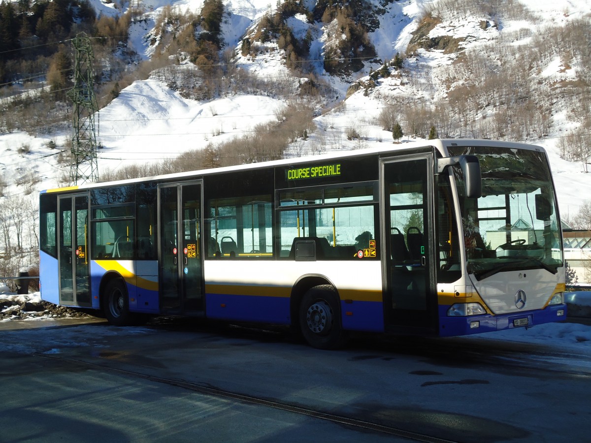 (132'348) - LLB Susten - Nr. 11/VS 38'011 - Mercedes (ex TC La Chaux-de-Fonds Nr. 218) am 16. Januar 2011 in Leukerbad, Busbahnhof