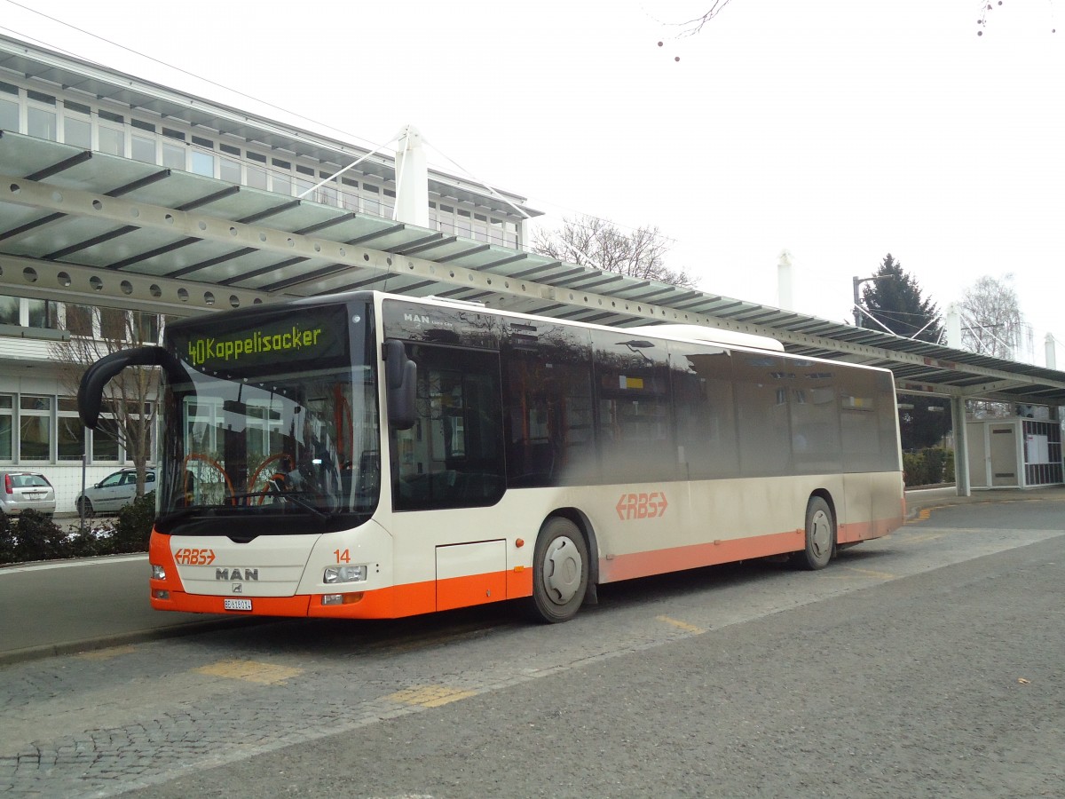 (132'425) - RBS Worblaufen - Nr. 14/BE 618'014 - MAN am 24. Januar 2011 beim Bahnhof Papiermhle