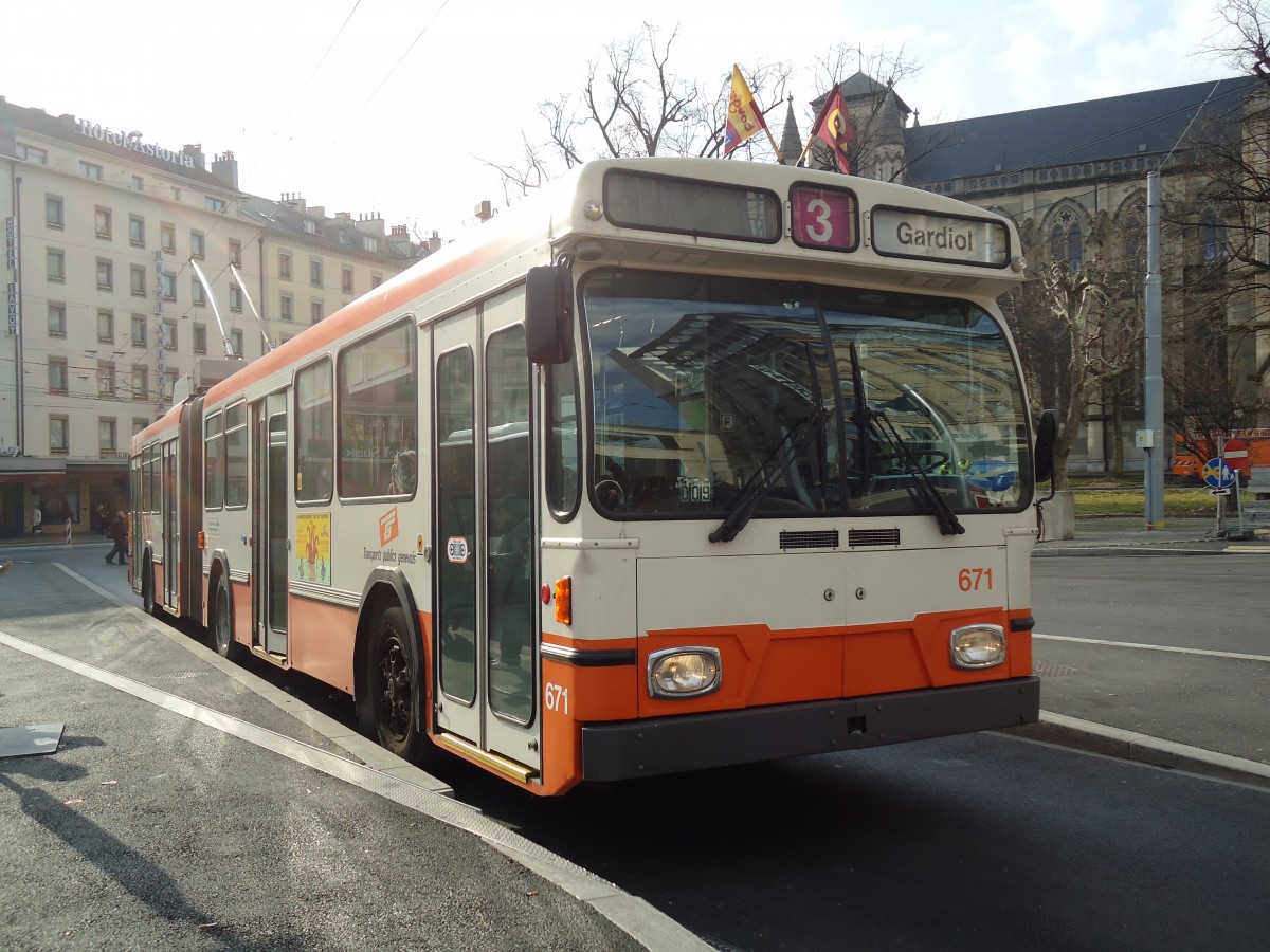 (132'819) - TPG Genve - Nr. 671 - Saurer/Hess Gelenktrolleybus am 10. Mrz 2011 beim Bahnhof Genve