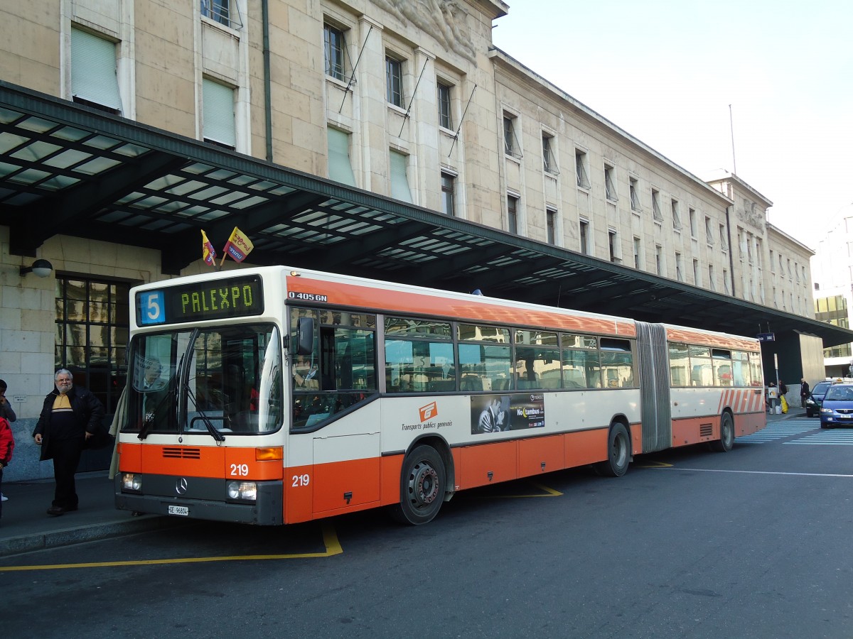 (132'955) - TPG Genve - Nr. 219/GE 96'804 - Mercedes am 10. Mrz 2011 beim Bahnhof Genve