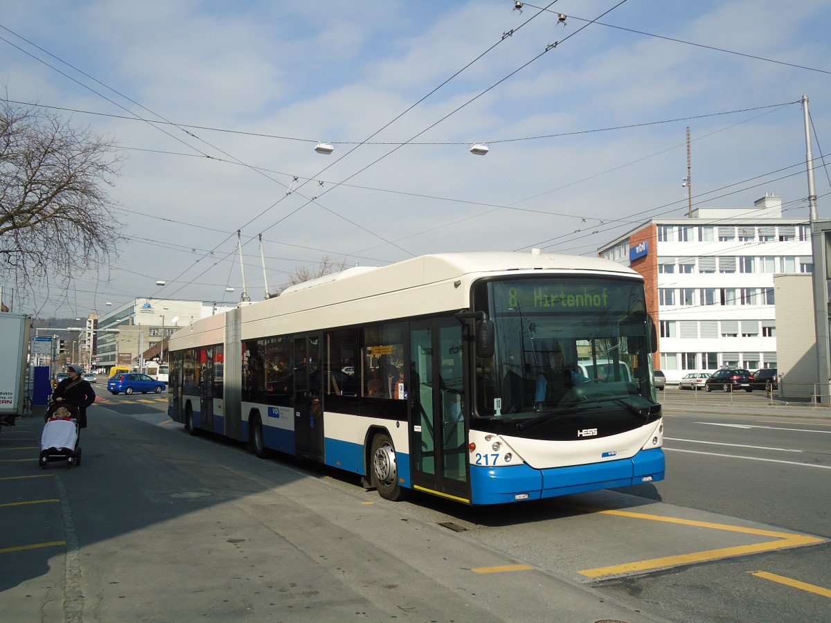 (132'987) - VBL Luzern - Nr. 217 - Hess/Hess Gelenktrolleybus am 11. Mrz 2011 in Luzern, Weinbergli