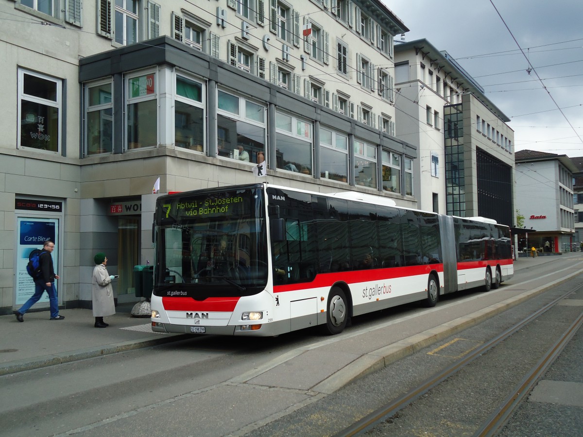 (133'222) - St. Gallerbus, St. Gallen - Nr. 299/SG 198'299 - MAN am 13. April 2011 in St. Gallen, Marktplatz