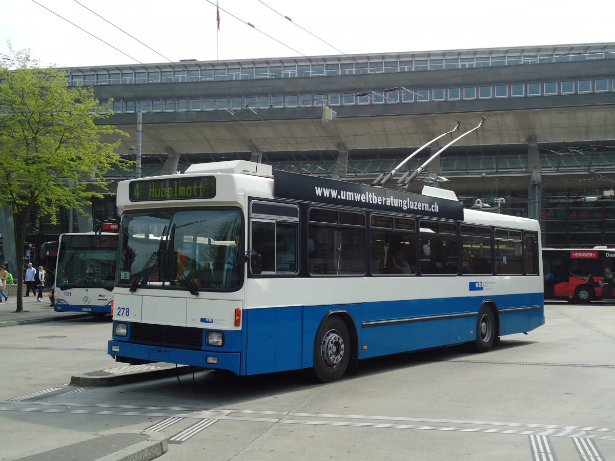 (133'406) - VBL Luzern - Nr. 278 - NAW/R&J-Hess Trolleybus am 24. April 2011 beim Bahnhof Luzern