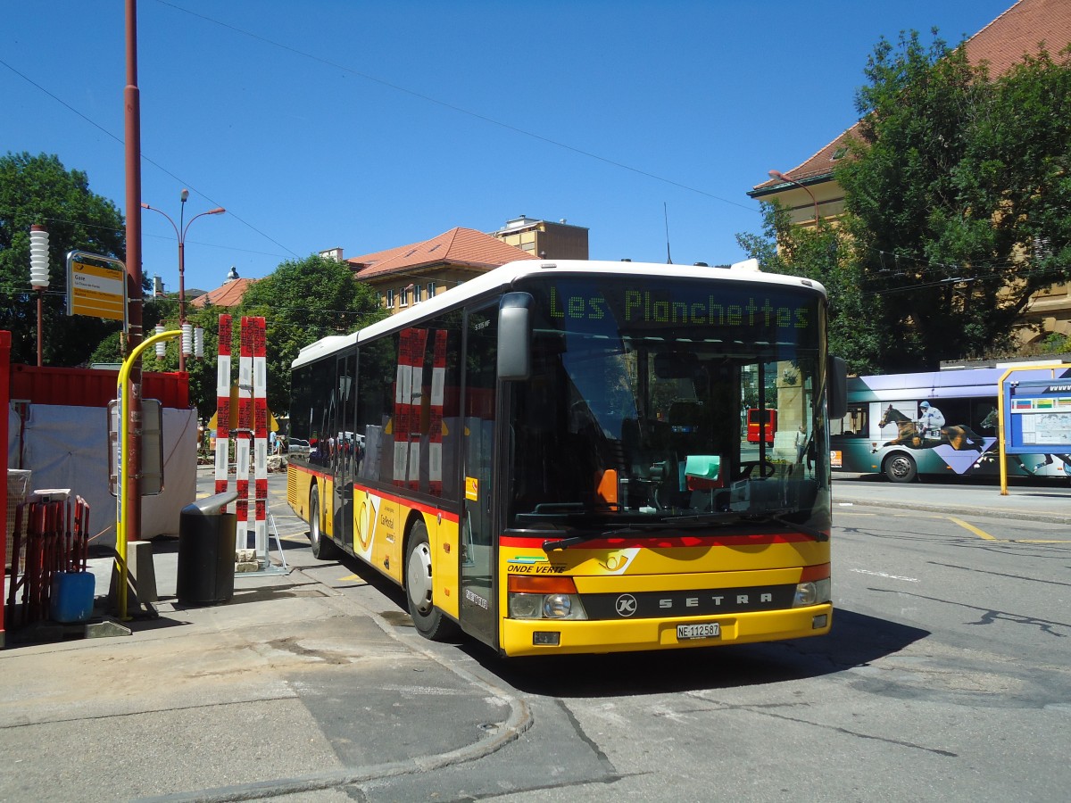 (134'981) - CarPostal Ouest - NE 112'587 - Setra (ex P 25'645) am 11. Juli 2011 beim Bahnhof La Chaux-de-Fonds