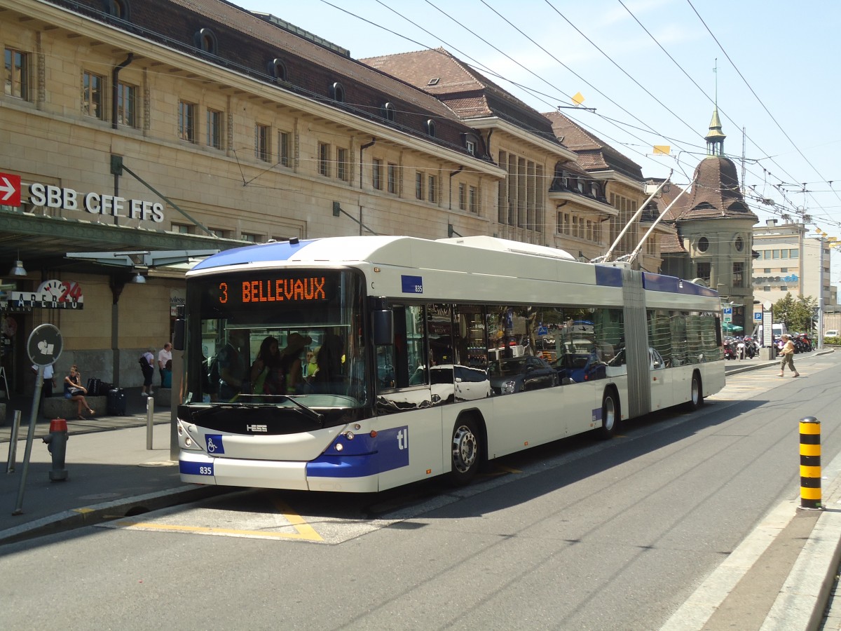 (135'112) - TL Lausanne - Nr. 835 - Hess/Hess Gelenktrolleybus am 12. Juli 2011 beim Bahnhof Lausanne