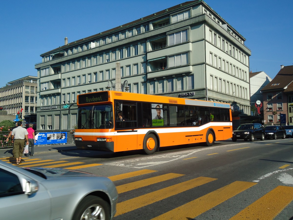 (136'256) - Schrf, Burgdorf - Nr. 9/BE 711'367 - Neoplan (ex AOT Amriswil Nr. 9; ex SBC Chur Nr. 3) am 1. Oktober 2011 in Thun, Bahnhofbrcke 