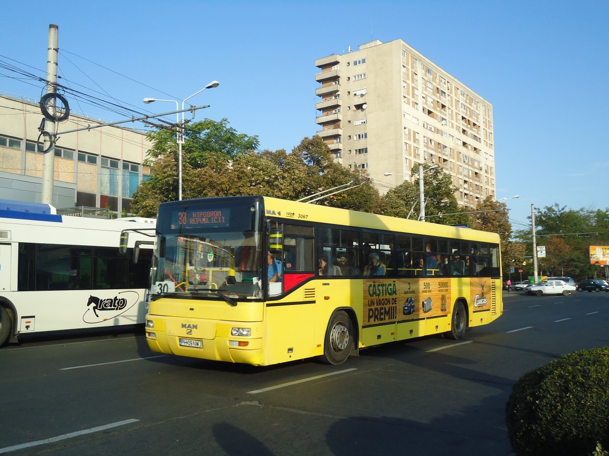 (136'394) - RATP Ploiesti - Nr. 3067/PH 09 NWJ - MAN am 5. Oktober 2011 beim Bahnhof Ploiesti Sd