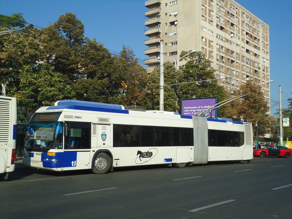 (136'430) - RATP Ploiesti - Nr. 5903/PH 912 - Neoplan Gelenkduobus (ex TL Lausanne/CH Nr. 820) am 5. Oktober 2011 beim Bahnhof Ploiesti Sd